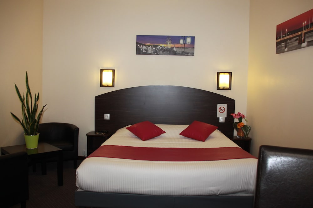 Notre Dame Hotel